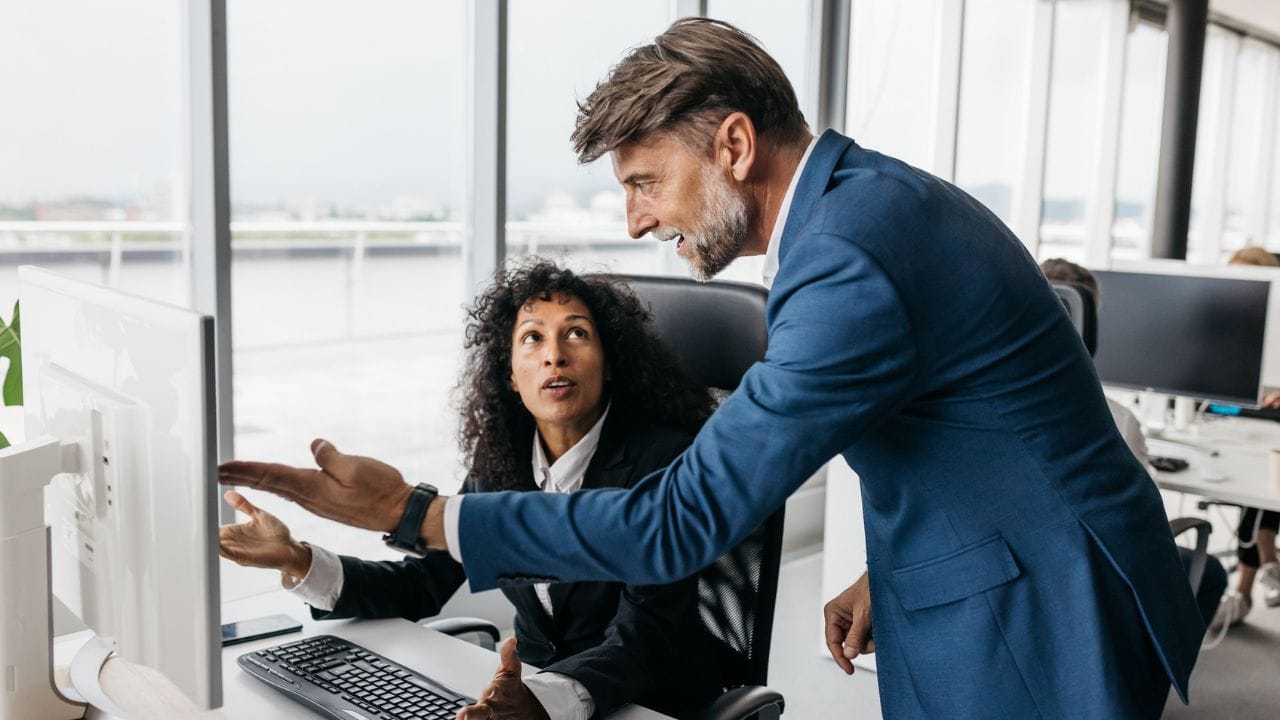 നേരിട്ടുള്ള ആശയവിനിമയത്തിലും മറ്റ് സോഫ്റ്റ് സ്കിൽസിലും അവർക്ക് പോരായ്മകളുണ്ടെന്ന് ജെൻസിസിന് അറിയാം. അതിനാൽ, മെന്റർഷിപ്പിലൂടെയും പരിശീലനത്തിലൂടെയും ഈ കഴിവുകൾ മെച്ചപ്പെടുത്താൻ അവർക്ക് താല്പര്യമുണ്ട്.