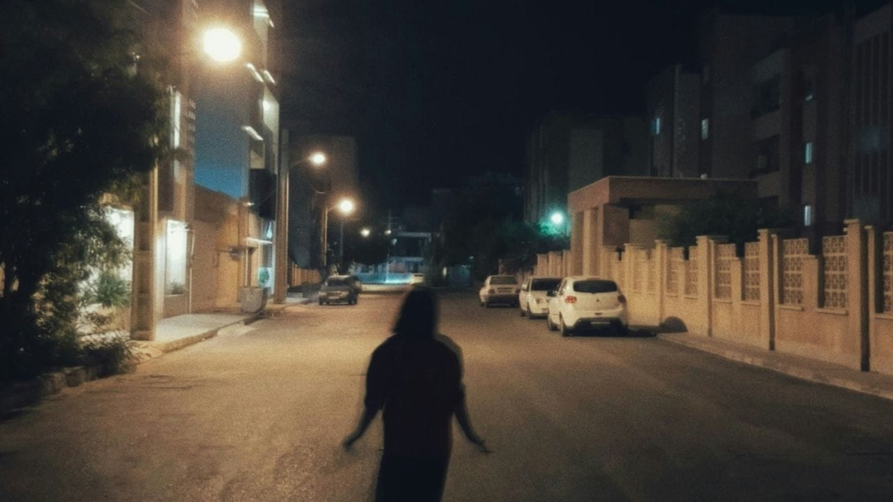 ശംഖുമുഖം റോഡ്, തിരുവനന്തപുരം: തിരുവനന്തപുരത്തെ ശംഖുമുഖം റോഡും പ്രേതബാധയുള്ള സ്ഥലങ്ങളുടെ പട്ടികയിലുണ്ട്. ഈ റോഡില് രാത്രികാലങ്ങളില് ഒരു യുവതിയെയും അവരുടെ കൈക്കുഞ്ഞിനെയും കാണാറുണ്ട് എന്നാണ് നാട്ടുകാര് വിശ്വസിക്കുന്നത്. വഴിപോക്കരെ അപകടപ്പെടുത്താന് ശ്രമിക്കുന്ന ഒരു പ്രേതത്തെക്കുറിച്ചും ഇവിടെ കഥകളുണ്ട്.