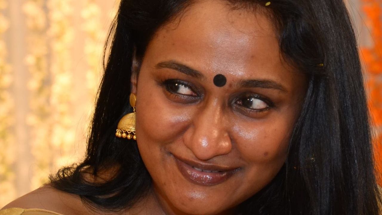 കുക്കു പരമേശ്വരൻ : അമ്മയുടെ ജനറൽ സെക്രട്ടറിയായി തിരഞ്ഞെടുക്കപ്പെട്ട കുക്കു പരമേശ്വരൻ സിനിമാ സീരിയൽ രംഗത്ത് വർഷങ്ങളായി സജീവ സാന്നിധ്യമാണ്.