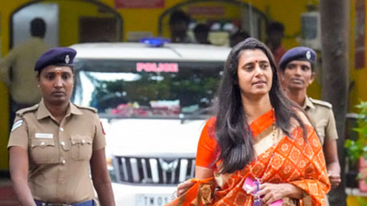 കസ്തൂരിക്ക് പുറമേ നിരവധി തെന്നിന്ത്യൻ താരങ്ങളും ബിജെപിയിൽ ചേരുന്ന പ്രവണത കാണിക്കുന്നത് ശ്രദ്ധേയമായ രാഷ്ട്രീയ നീക്കമാണ്. 51 കാരിയായ കസ്തൂരി കഴിഞ്ഞ കുറെ മാസങ്ങളായി ബിജെപി അനുകൂല നിലപാടാണ് സ്വീകരിച്ചിരുന്നത്. ലോക്സഭാ തിരഞ്ഞെടുപ്പിലും ഇവർ പ്രചാരണ രംഗത്ത് സജീവമായിരുന്നു.