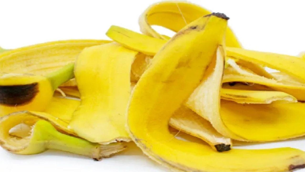 മുറിച്ച വാഴപ്പഴം കറുക്കാതിരിക്കാൻ, അല്പം നാരങ്ങാനീരിലോ ഓറഞ്ച് നീരിലോ മുക്കിയെടുക്കുക. ഇത് ഓക്‌സിഡേഷൻ തടയും.