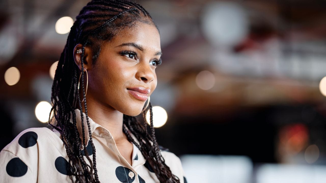 ചുരുക്കത്തിൽ, Gen Z-ന് പ്രൊഫഷണലിസം ഇല്ലെന്ന് പറയുന്നതിന് പകരം, ജോലിയെക്കുറിച്ചുള്ള അവരുടെ കാഴ്ചപ്പാടുകൾ മുൻ തലമുറകളിൽ നിന്ന് വ്യത്യസ്തമാണെന്ന് മനസ്സിലാക്കുന്നതാണ് കൂടുതൽ ഉചിതം.