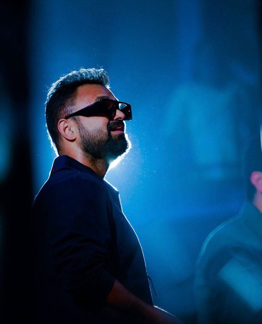 ചിലർ ലഡാക്കിൻ്റെ സൗന്ദര്യത്തെ കുറിച്ച് കുഞ്ചാക്കോ ബോബൻ്റെ കമൻ്റ് ബോക്സിൽ അഭിപ്രായം പങ്കുവെച്ചപ്പോൾ, ഹെൽമെറ്റ് വെക്കാത്തതിന് എംവിഡി കാത്ത് നിൽക്കുന്നുണ്ടെന്നാണ് മറ്റ് ചിലർ അഭിപ്രായപ്പെട്ടത്.  (Kunchacko Boban Facebook)