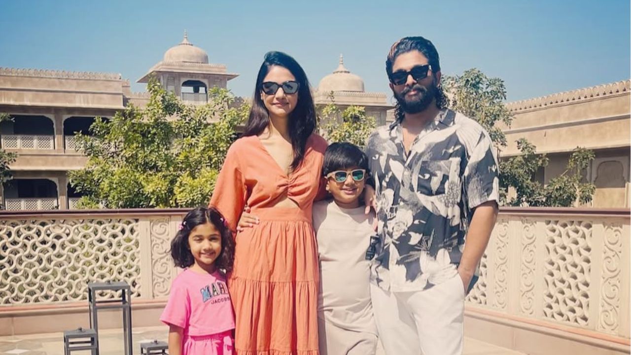 2011ൽ ഇരു കുടുംബങ്ങളുടെയും അനുഗ്രത്തോടെ പരമ്പരാഗത രീതിയിലായിരുന്നു ഇവരുടെ വിവാഹം. ദമ്പതികൾക്ക് രണ്ട് മക്കളുണ്ട്. താര പത്നി എന്നതിനപ്പുറം ഒരു സംരംഭക കൂടിയാണ് അല്ലു സ്നേഹ റെഡ്ഡി. (Image Credits: Allu Arjun/Instagram)