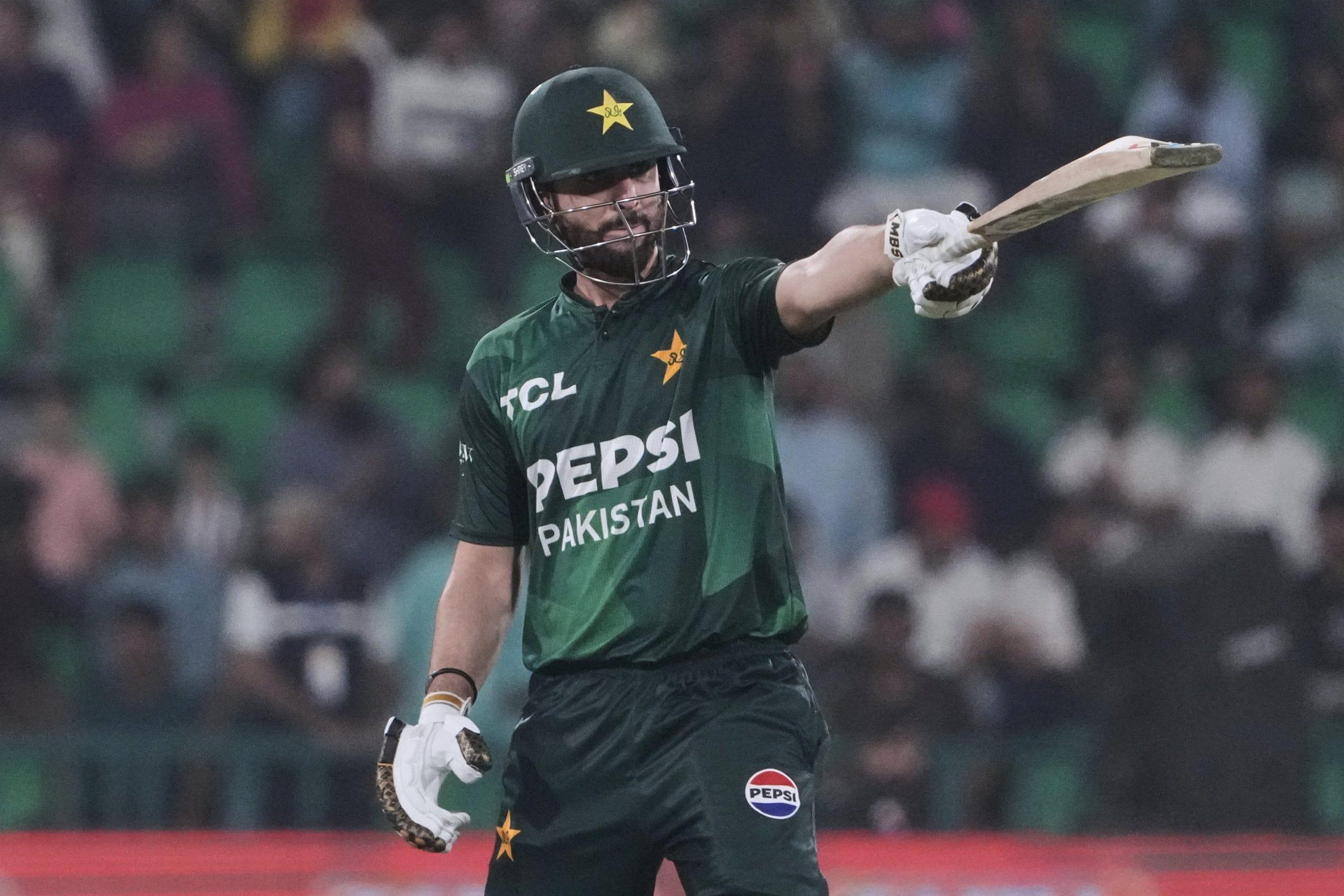 അത്തരത്തിൽ ഒരു പ്രശ്നവും പരിശീലനസമയത്തോ പ്രാക്ടീസ് സെഷനുകളിലോ ഉണ്ടായിട്ടില്ല. ഈ അഭ്യൂഹങ്ങൾ പടച്ചുണ്ടാക്കിയതാണ്. ദേശീയ ടീമിൽ പടലപ്പിണക്കങ്ങളുണ്ടെന്ന അടിസ്ഥാനരഹിതമായ ആരോപണങ്ങളാണ് ഇതെന്നും വാർത്താകുറിപ്പിലൂടെ പാകിസ്താൻ ക്രിക്കറ്റ് ബോർഡ് പറഞ്ഞു. 
