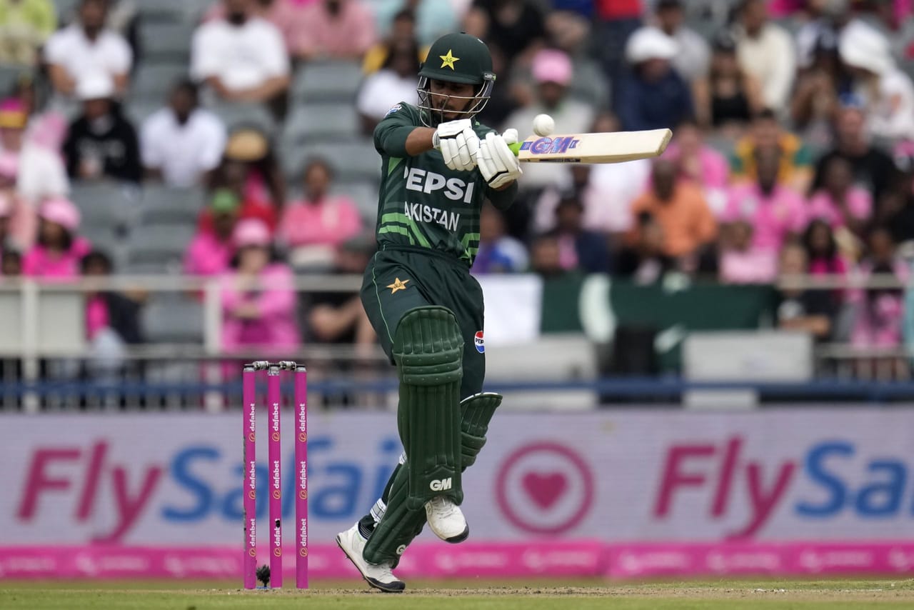 ഹാരിസ് റൗഫ്, ഹസൻ അലി, ഫഹീം അഷ്റഫ് എന്നീ മുതിർന്ന താരങ്ങൾക്കൊപ്പം യുവതാരങ്ങളായ സയിം അയൂബ്, ഹസൻ നവാസ് എന്നിവരും ടീമിൽ ഇടം പിടിച്ചിട്ടുണ്ട്. വെസ്റ്റ് ഇൻഡീസിനെതിരായ ടി20 പരമ്പരയിൽ കളിച്ച താരങ്ങളിൽ പലരും ഈ ടീമിൽ ഉൾപ്പെട്ടിട്ടുണ്ട്. ചിലർക്ക് അവസരം നഷ്ടമാവുകയും ചെയ്തു.