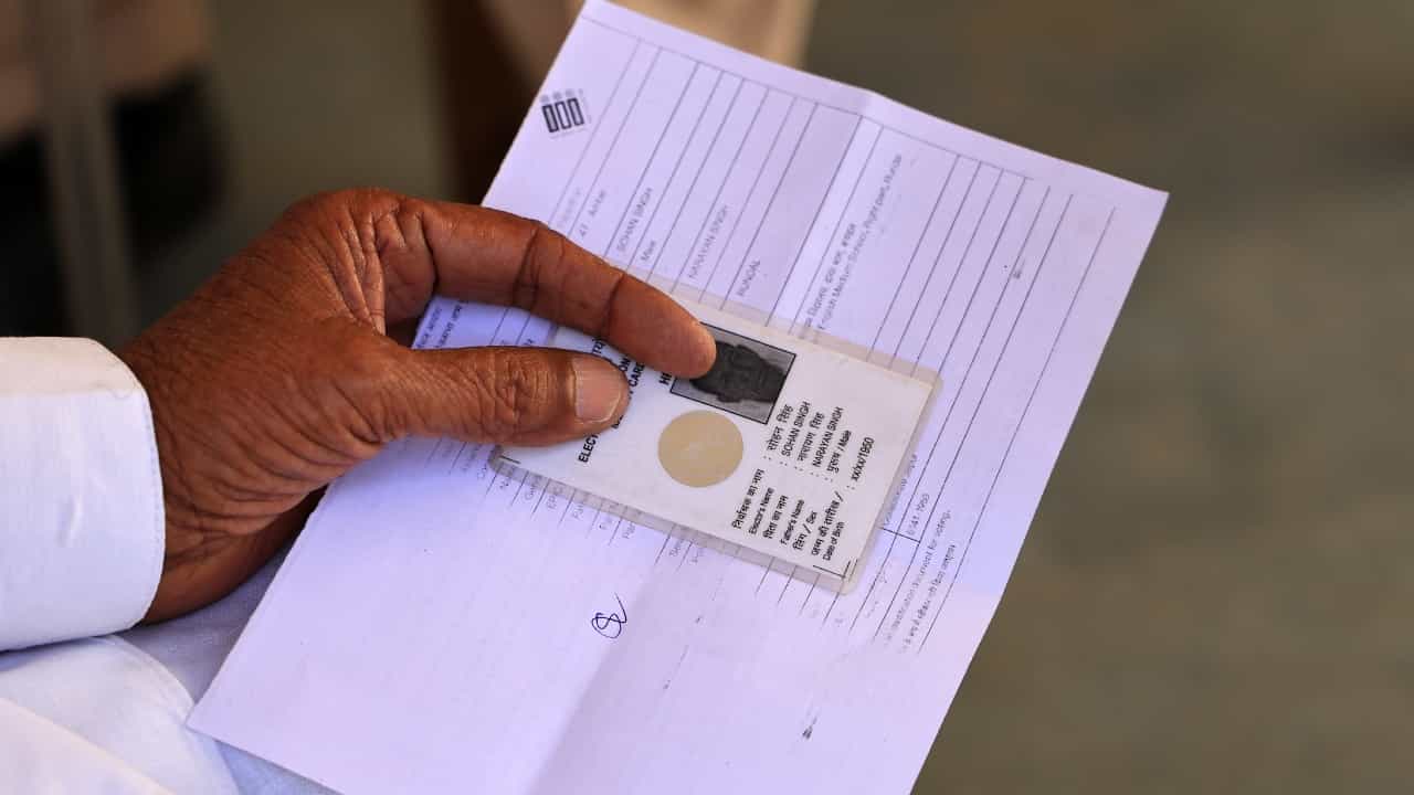 Voter ID Address Change: വേറെ മണ്ഡലത്തിൽ വോട്ട് ചെയ്യണോ?; വോട്ടർ ഐഡിയിലെ അഡ്രസ് ഓൺലൈനായി മാറ്റാം