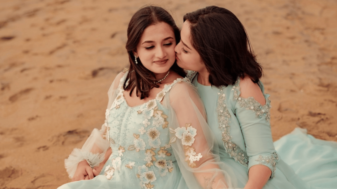 Adhila and Noora: പണത്തിനോ പബ്ലിസിറ്റിക്കോ വേണ്ടിയല്ല..., ഞങ്ങൾ ആരുടെയും വീട്ടിലേക്ക് വിളിക്കാതെ കടന്നുചെന്നിട്ടില്ല Adhila and Noora: പണത്തിനോ പബ്ലിസിറ്റിക്കോ വേണ്ടിയല്ല..., ഞങ്ങൾ ആരുടെയും വീട്ടിലേക്ക് വിളിക്കാതെ കടന്നുചെന്നിട്ടില്ല