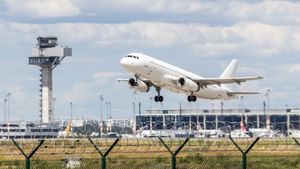 Airports Authority Of India: എയർപോർട്ടുകളിൽ സുവർണാവസരം; പ്രതിമാസം ഒരു ലക്ഷത്തിന് മുകളിൽ നേടാം, അപേക്ഷിക്കൂ ഇന്നുതന്നെ