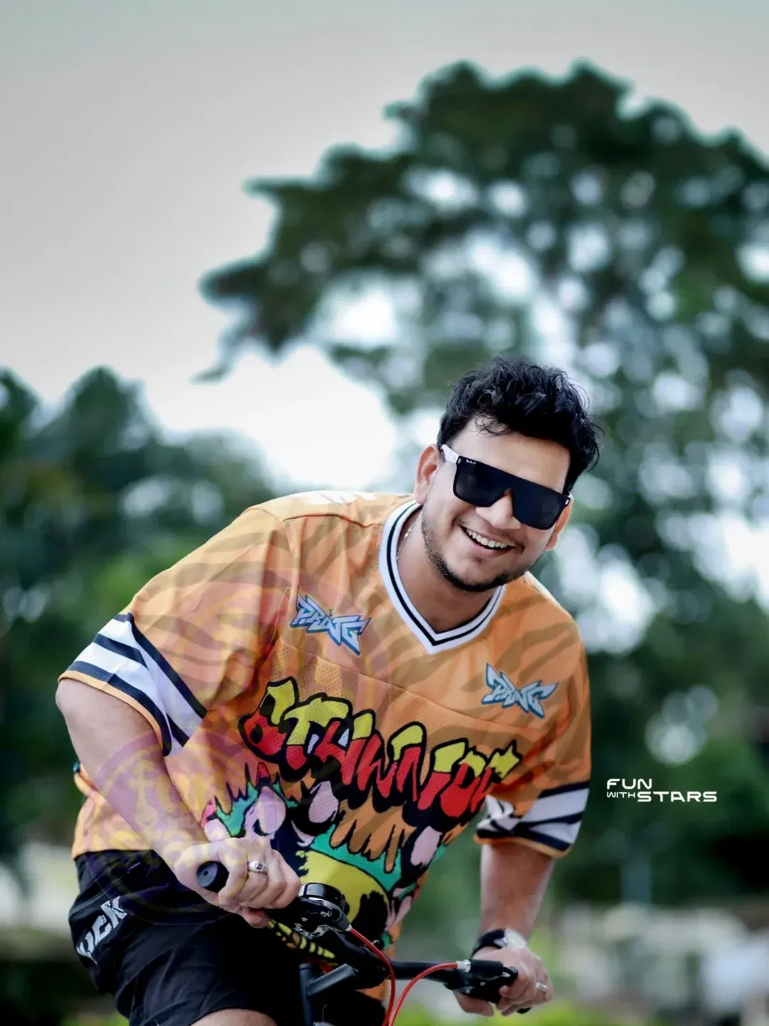 രേണുവുമായുള്ള പ്രശ്‌നങ്ങള്‍ പരിഹരിക്കാന്‍ അക്ബര്‍ നിരവധി വഴികള്‍ സ്വീകരിച്ചെങ്കിലും ഫലമുണ്ടായില്ല. പാട്ടുപാടി കൊടുത്തും ഭക്ഷണം ഉണ്ടാക്കി കൊടുത്തുമെല്ലാം അക്ബര്‍ രേണുവിനോട് അടുക്കാന്‍ ശ്രമിച്ചു. എന്നാല്‍ അതിലൊന്നിലും രേണുവിന്റെ മനസലിഞ്ഞില്ല.