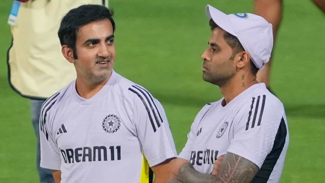 Gautam Gambhir: മൂന്ന് ഫോർമാറ്റിലും ഒരു ക്യാപ്റ്റനെന്ന ആശയവുമായി ഗംഭീർ; ഗിൽ തിരികെയെത്തുമ്പോൾ സൂര്യ പുറത്താവുമോ? Gautam Gambhir: മൂന്ന് ഫോർമാറ്റിലും ഒരു ക്യാപ്റ്റനെന്ന ആശയവുമായി ഗംഭീർ; ഗിൽ തിരികെയെത്തുമ്പോൾ സൂര്യ പുറത്താവുമോ?
