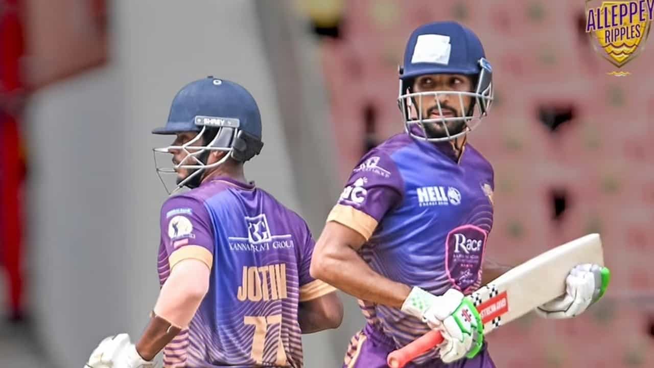 KCL 2025: അടിച്ചുകളിക്കാന് അസ്ഹറുദ്ദീന് മാത്രം, തൃശൂര് ടൈറ്റന്സിനെതിരെ ആലപ്പി റിപ്പിള്സിന് ഭേദപ്പെട്ട സ്കോര് KCL 2025: അടിച്ചുകളിക്കാന് അസ്ഹറുദ്ദീന് മാത്രം, തൃശൂര് ടൈറ്റന്സിനെതിരെ ആലപ്പി റിപ്പിള്സിന് ഭേദപ്പെട്ട സ്കോര്