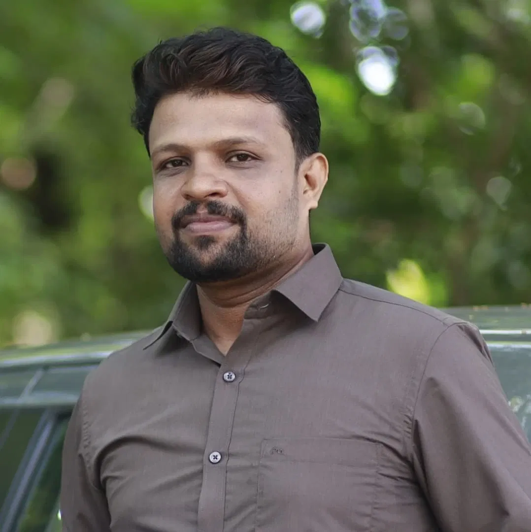 ബിഗ് ബോസിലെ പൂക്കീസ് എന്ന പേരിലാണ് ഇപ്പോള് ഇരുവരും സോഷ്യല് മീഡിയയില് അറിയപ്പെടുന്നത്. ഇരുവരും തമ്മില് എത്ര വഴക്കുണ്ടായാലും അവസാനം തമാശയും കളിയും ചിരിയുമായി മുന്നോട്ടുപോകുന്നു. ഇത്തരത്തിലൊരു സൗഹൃദം കെട്ടിപ്പടുക്കാന് ആര്ക്കും ഇതുവരെ അവിടെ സാധിച്ചിട്ടില്ലെന്ന അഭിപ്രായവും ഉയരുന്നുണ്ട്.