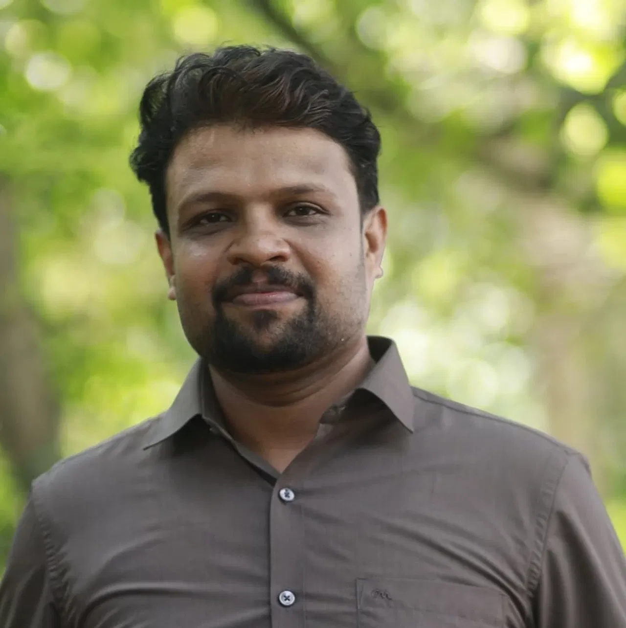 ബിഗ് ബോസ് ഹൗസിലെത്തുന്ന എല്ലാവര്ക്കും ഓരോ ലക്ഷ്യങ്ങളുണ്ടാകും. ആ ലക്ഷ്യത്തിലേക്ക് എത്തിച്ചേരാനായി അവര് സ്വീകരിക്കുന്ന മാര്ഗങ്ങള് പലപ്പോഴും തര്ക്കങ്ങള്ക്ക് കാരണമാകുന്നു. ബിഗ് ബോസ് മലയാളം സീസണ് ആരംഭിച്ചപ്പോള് മുതല് കോമണര് മത്സരാര്ത്ഥിയായ അനീഷിനെ ചുറ്റിപ്പറ്റിയാണ് കഥ മുന്നോട്ടുപോകുന്നത്. ഹൗസിലുള്ളവരുമായി അനീഷ് എപ്പോഴും തര്ക്കത്തിലും ഏര്പ്പെടാറുണ്ട്. (Image Credits: Instagram)