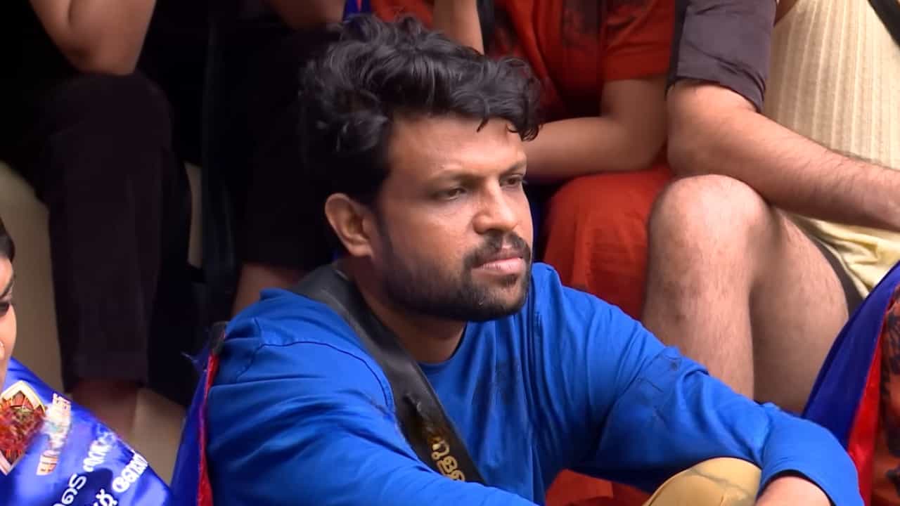 Bigg Boss Malayalam Season 7: അനീഷിനെ അവസാനനിമിഷം രക്ഷപ്പെടുത്തി ബിഗ് ബോസിൻ്റെ ട്വിസ്റ്റ്; ഡാർക്ക് റൂമിലേക്ക് രണ്ട് പേർ