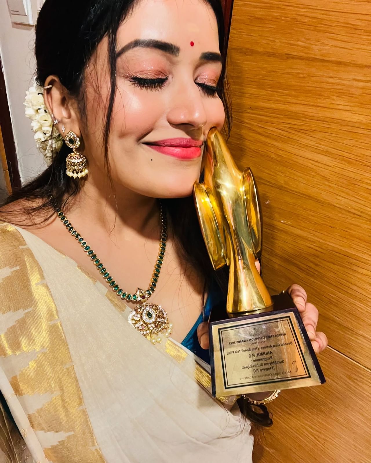 സെലബ്രറ്റി ഗെയിം ഷോ ആയ ടമാർ പടാറിൽ പ്രത്യക്ഷപ്പെട്ട അനുമോൾ ഇൻസ്റ്റൻ്റ് ഹിറ്റായി. ഇതിൻ്റെ രണ്ടാം സീസണായ സ്റ്റാർ മാജിക്കിൽ പ്രധാന അംഗമായിരുന്നു അനുമോൾ. ഈയിടെ ഷോ നിർത്തുന്നത് വരെ അനുമോൾ സ്റ്റാർ മാജിക്കിലെ പ്രധാന അംഗമായിത്തന്നെ തുടർന്നു.