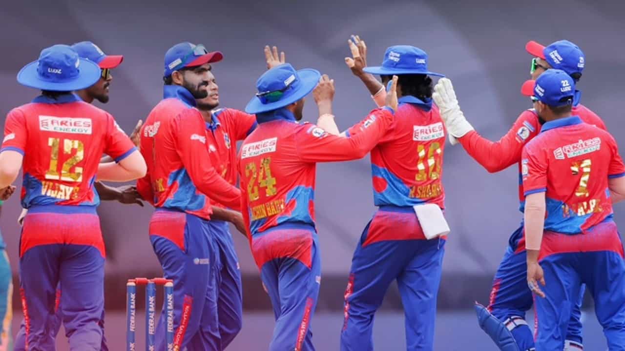 KCL 2025: അഖില് എംഎസിന്റെ തകര്പ്പന് ഫിനിഷിങ്; ഏരീസ് കൊല്ലം സെയിലേഴ്സിന് അവിശ്വസനീയ ജയം KCL 2025: അഖില് എംഎസിന്റെ തകര്പ്പന് ഫിനിഷിങ്; ഏരീസ് കൊല്ലം സെയിലേഴ്സിന് അവിശ്വസനീയ ജയം