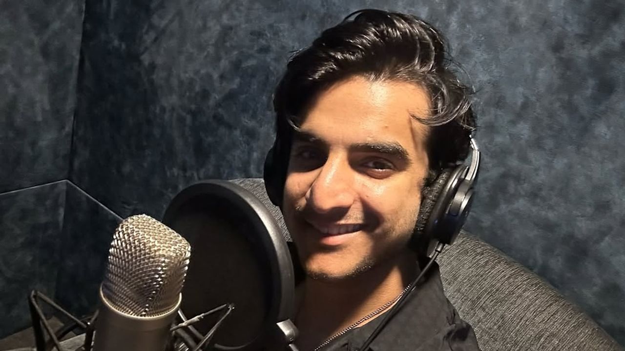 പേര് സൂചിപ്പിക്കുന്നതുപോലെ തന്നെ ആര്യന്റെ കുടുംബം പഞ്ചാബില് നിന്നുള്ളവരാണ്. എന്നാല് ആര്യന് ജനിച്ചതും വളര്ന്നതും പഠിച്ചതുമെല്ലാം കേരളത്തിലാണ്. അതുകൊണ്ട് തന്നെ പക്കാ മലയാളി പയ്യന് തന്നെയാണ് ആര്യന് കതൂരിയ (Image Credits: instagram.com/aryan_kath_/)