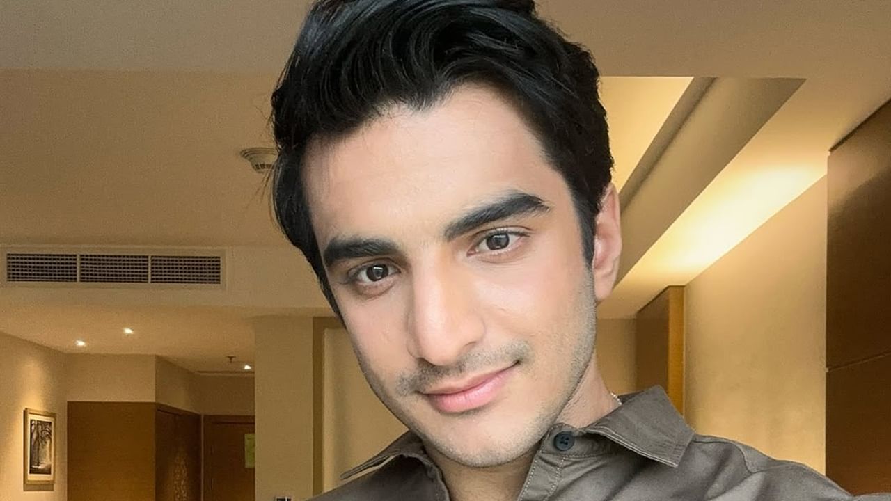 ആര്യന് ഉള്പ്പെടെ 19 മത്സരാര്ത്ഥികളാണ് നിലവില് ബിഗ് ബോസ് മലയാളം സീസണ് 7-ലുള്ളത്. വൈള്ഡ് കാര്ഡായും മത്സരാര്ത്ഥികള് എത്തും. ഏഷ്യാനെറ്റിലും, ജിയോ ഹോട്ട്സ്റ്റാറിലും ബിഗ് ബോസ് മലയാളം സീസണ് 7 കാണാം (Image Credits: instagram.com/aryan_kath_/)