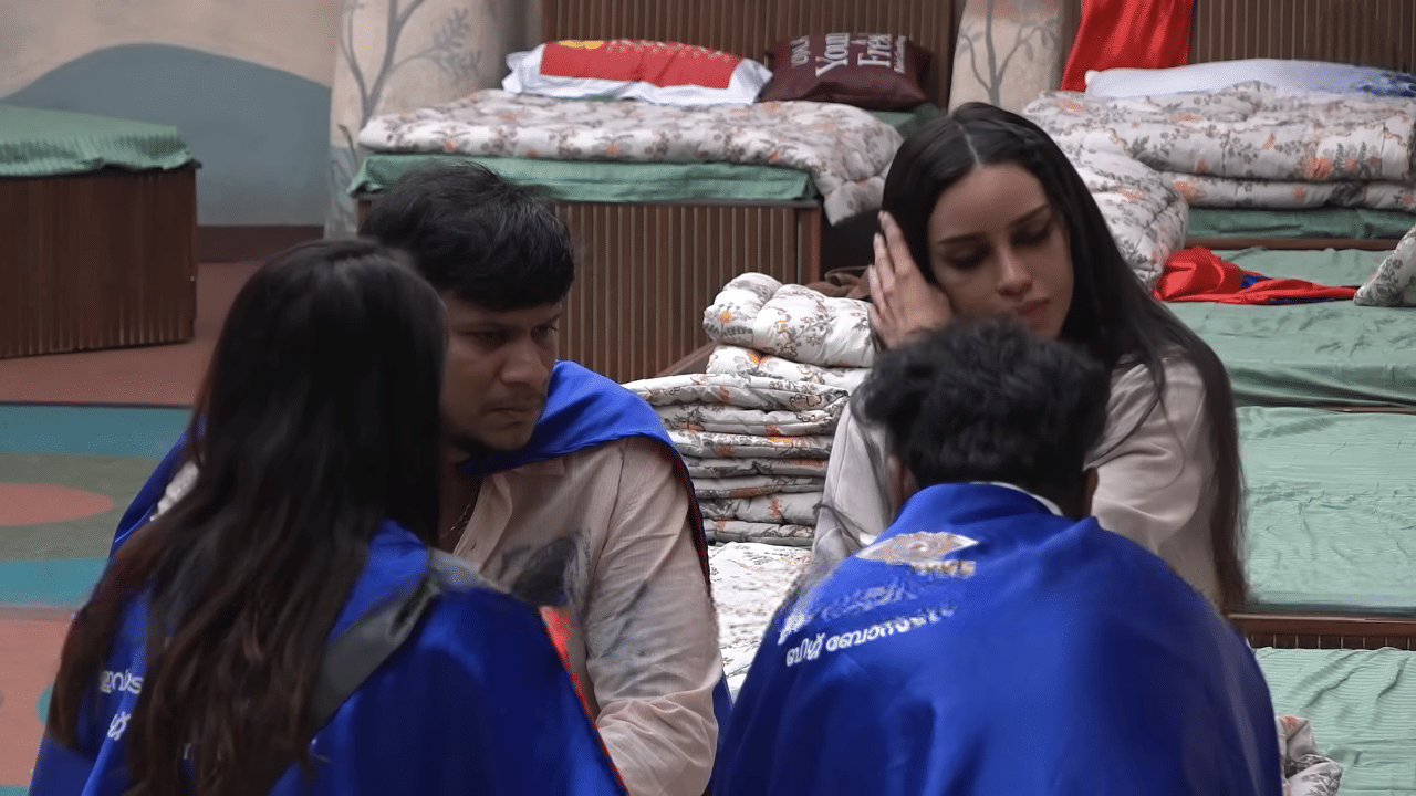 "വൈഫിനെ കൺവിൻസ് ചെയ്യാനും ക്ലാരിറ്റി വരുത്താനും എനിക്കറിയാം" എന്ന് ശരത് പറയുന്നു. "അതെനിക്കറിയാം. പക്ഷേ, എനിക്ക് ഇവരുടെ ആരുടെയെങ്കിലും ശബ്ദം കേൾക്കണം, ഒത്തവണ കേട്ടാൽ മതി" എന്ന് ശരത് പറയുമ്പോൾ "ഞങ്ങളെയും കൂടി കരയിപ്പിക്കരുതെന്ന് ബിന്നി പറയുന്നു.