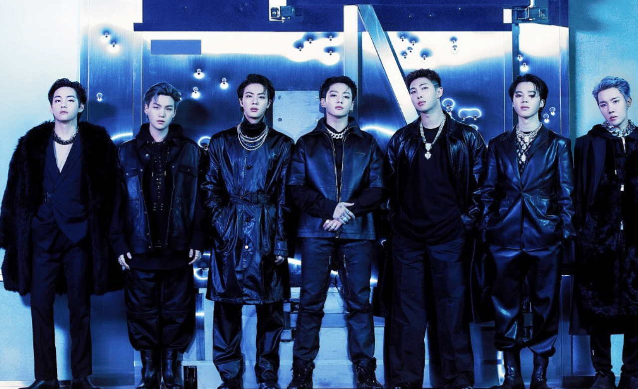 ഓഗസ്റ്റ് 3 ന് ദി ഐറിഷ് സൺ ഒരു ലേഖനം പ്രസിദ്ധീകരിച്ചതിനുശേഷ‌മാണ് അഭ്യൂഹങ്ങൾ പ്രചരിച്ചത്. മുമ്പ് റിലീസ് ചെയ്യാത്ത മൈക്കൽ ജാക്‌സണിന്റെ ട്രാക്ക് റെക്കോർഡുചെയ്യാൻ ബിടിഎസ് അയർലണ്ടിലെ ഗ്രൗസ് ലോഡ്ജ് സ്റ്റുഡിയോ സന്ദർശിച്ചുവെന്നായിരുന്നു ദി ഐറിഷ് സണിന്റെ ലേഖനം.(Image Credits: Instagram)
