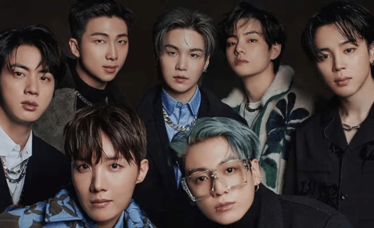 നിലവിൽ ബിടിഎസ് താരങ്ങൾ പുതിയ ആൽബവുമായി ബന്ധപ്പെട്ട് ലോസ് ഏഞ്ചൽസിലാലണ്. സൈനിക സേവനത്തിന് ശേഷമുള്ള ആദ്യത്തെ ആൽബം അടുത്ത വർഷം പുറത്തിറക്കുമെന്ന് താരങ്ങൾ പറഞ്ഞിരുന്നു.(Image Credit: Instagram)