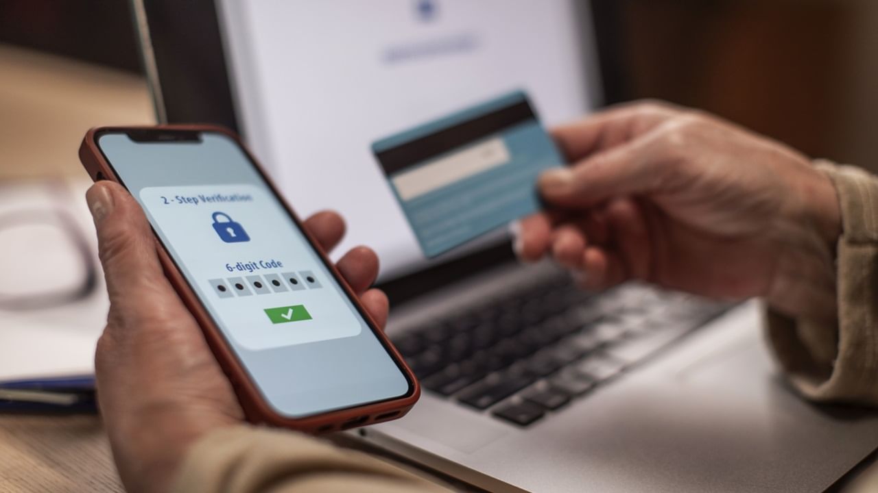 Viral News: മരണപ്പെട്ട അമ്മയുടെ അക്കൗണ്ടിലെത്തിയത് കോടാനുകോടി രൂപ, ഞെട്ടിത്തരിച്ച് യുവാവ്‌