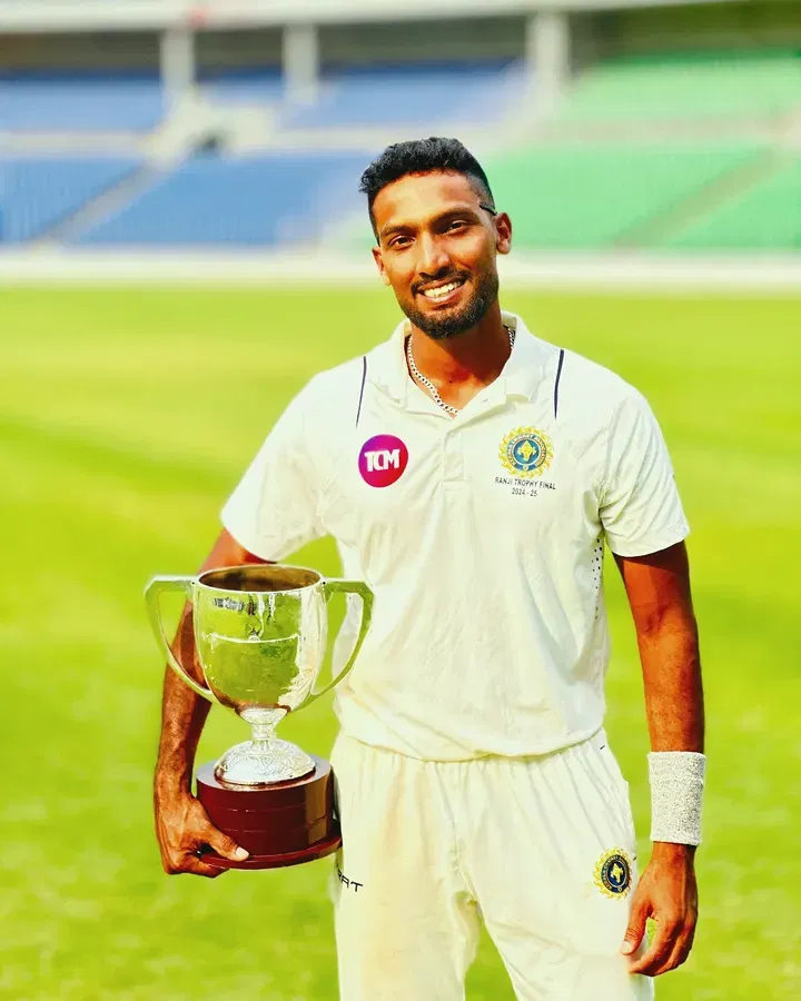 ദുലീപ് ട്രോഫിയിൽ ആലപ്പി റിപ്പിൾസിനാണ് ഏറ്റവും വലിയ നഷ്ടം. ക്യാപ്റ്റനും ടീമിലെ പ്രധാന താരവുമായ മുഹമ്മദ് അസ്ഹറുദ്ദീനൊപ്പം പേസ് ബൗളർ ബേസിൽ എൻപിയും ആലപ്പി താരമാണ്. സൽമാൻ നിസാർ കാലിക്കറ്റ് ഗ്ലോബ്സ്റ്റാഴ്സ് അംഗമാണ്. തൃശൂർ ടൈറ്റൻസിലാണ് നിഥീഷ് കളിക്കുന്നത്