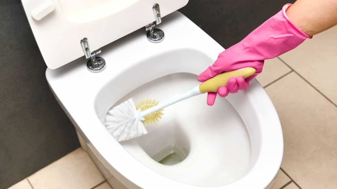 Bathroom Cleaning Tips: ടോയ്ലറ്റ് പേപ്പറും വിനാഗിരിയുമുണ്ടോ? ഇനി നിങ്ങളുടെ ബാത്റൂം വെട്ടിത്തിളങ്ങും Bathroom Cleaning Tips: ടോയ്ലറ്റ് പേപ്പറും വിനാഗിരിയുമുണ്ടോ? ഇനി നിങ്ങളുടെ ബാത്റൂം വെട്ടിത്തിളങ്ങും