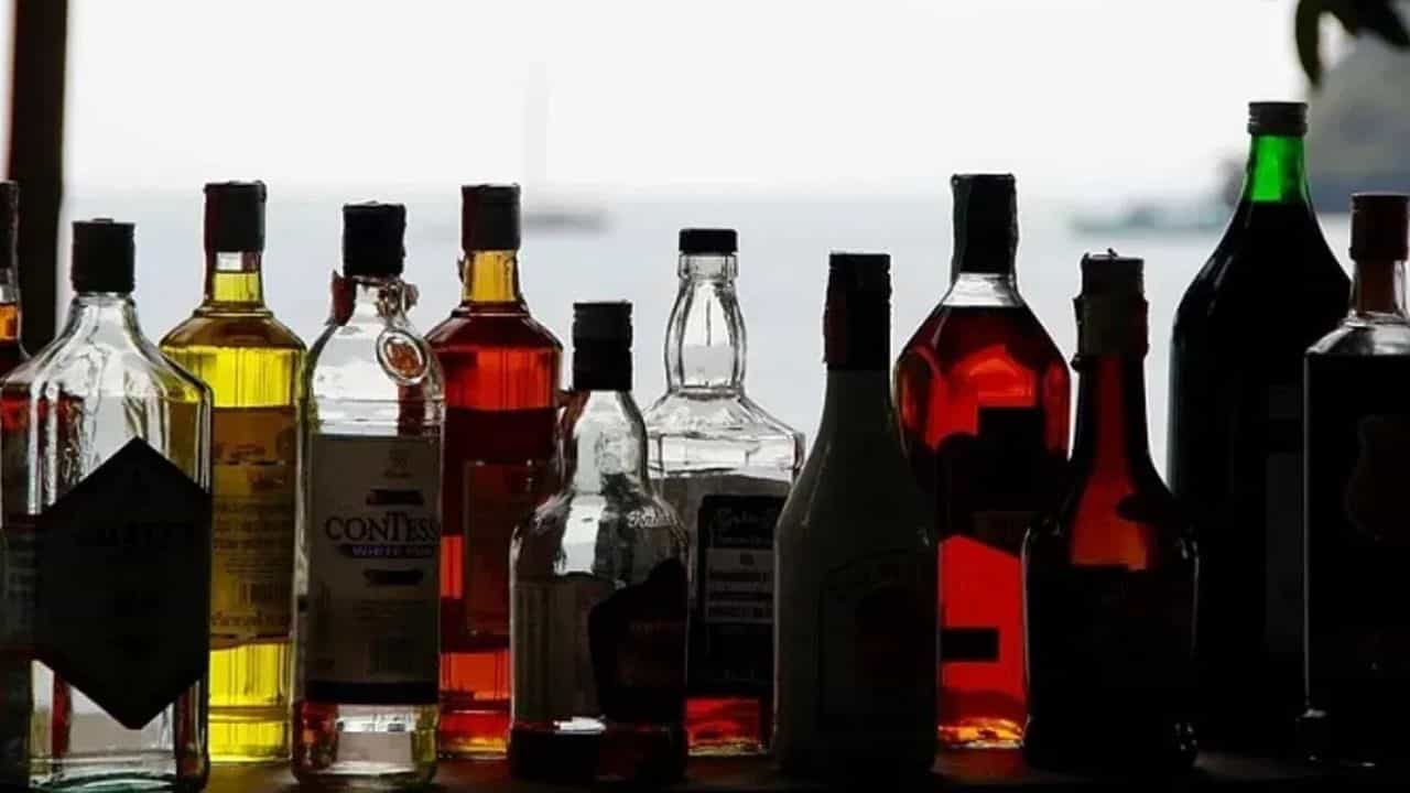 Bevco Online Sale: ഓൺലൈനിൽ ഓർഡർ ചെയ്താൽ മദ്യം വീട്ടിലെത്തും, പുതിയ പദ്ധതിയുടെ അം​ഗീകാരത്തിനുള്ള നടപടിയുമായി ബെവ്കോ