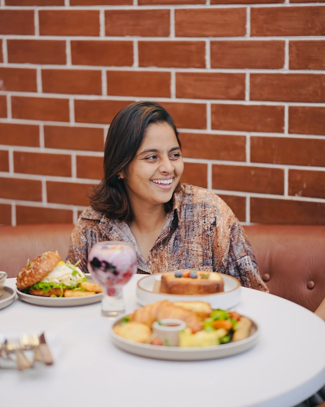 ബി​ഗ് ബോസിൽ എത്തിയതിനെ കുറിച്ചും ഷോയിൽ നിന്ന് ലഭിച്ച പ്രതിഫലത്തെ കുറിച്ചും ആ തുക എങ്ങനെയാണ് വിനിയോഗിച്ചത് എന്നുമാണ് താരം പറയുന്നത്. ഒരു ഓൺലൈൻ മാധ്യമത്തിന് നൽകിയ അഭിമുഖത്തിൽ ആണ് രസ്മിൻ സംസാരിച്ചത്.
