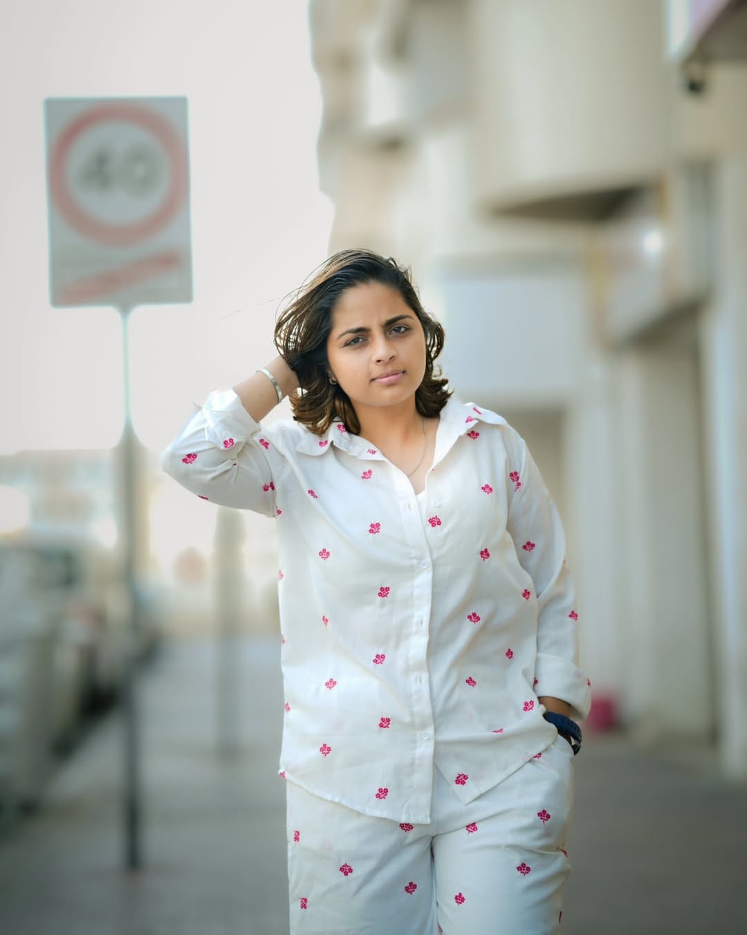 തന്റെ മുത്തശ്ശൻ മരിച്ച സമയത്തായിരുന്നു ബി​ഗ് ബോസിൽ നിന്ന് വിളി വന്നതെന്നാണ് രസ്മിൻ പറയുന്നത്. താൻ ഭ്രാന്ത് പിടിച്ചിരുന്ന സമയത്തായിരുന്നു ബിഗ് ബോസ് കോമണർ ഓഡീഷനെ കുറിച്ചുള്ള വിവരങ്ങൾ തനിക്ക് സുഹൃത്ത് അയച്ച് തന്നത്.