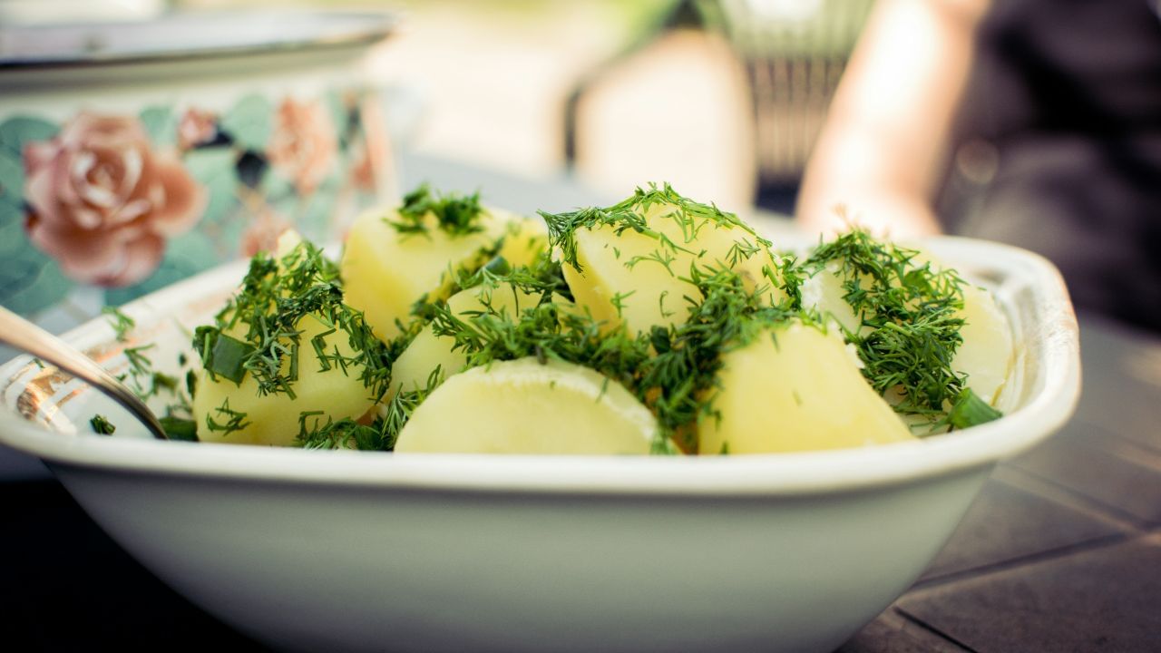 Boiled Potatoes Benefits: ശരീരഭാരം കുറയും, ബിപി നിയന്ത്രിക്കാം; വേവിച്ച ഉരുളക്കിഴങ്ങ് കഴിച്ചാൽ ​ഗുണമോ ദോഷമോ?