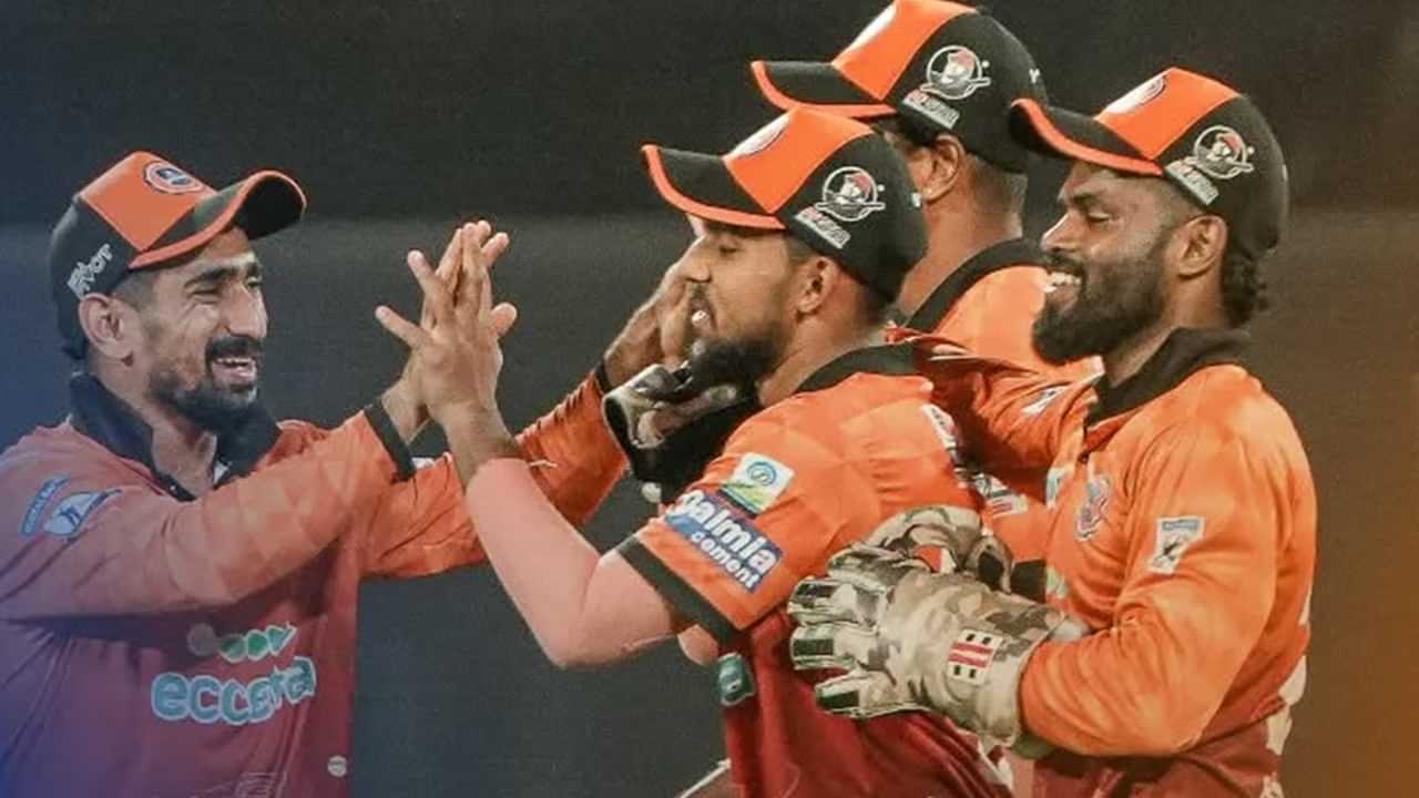 KCL 2025: സല്മാന് നിസാറിന്റെ തൂക്കിയടിയില് ട്രിവാന്ഡ്രം റോയല്സ് തകര്ന്നു, കാലിക്കറ്റിന് 13 റണ്സ് ജയം KCL 2025: സല്മാന് നിസാറിന്റെ തൂക്കിയടിയില് ട്രിവാന്ഡ്രം റോയല്സ് തകര്ന്നു, കാലിക്കറ്റിന് 13 റണ്സ് ജയം