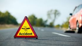 Kazhakkoottam Car Accident: കഴക്കൂട്ടത്ത് നിയന്ത്രണം വിട്ട കാർ ഹൈവേയിലെ തൂണിലിടിച്ച് അപകടം; ഒരാൾ മരിച്ചു, രണ്ട് പേരുടെ നില ഗുരുതരം Kazhakkoottam Car Accident: കഴക്കൂട്ടത്ത് നിയന്ത്രണം വിട്ട കാർ ഹൈവേയിലെ തൂണിലിടിച്ച് അപകടം; ഒരാൾ മരിച്ചു, രണ്ട് പേരുടെ നില ഗുരുതരം...