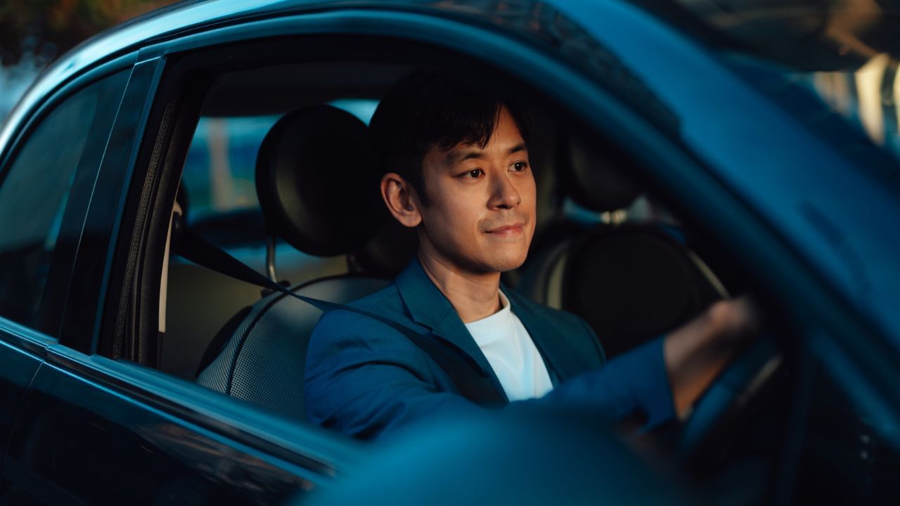 ഉത്സവ സീസണുകളില്‍ വില്‍പന വര്‍ധിക്കുന്നത് ഡീലര്‍ഷിപ്പുകളെ സമ്മര്‍ദത്തിലാക്കും. ഇത് മെയിന്റനന്‍സ് ഉള്‍പ്പെടെയുള്ള സേവനങ്ങളെ ബാധിച്ചേക്കാം. കൂടാതെ വര്‍ഷാവസാനം വാങ്ങിക്കുന്ന കാറുകള്‍ക്ക് പുനര്‍വില്‍പന മൂല്യവും കുറവാണ്. വര്‍ഷാവസാനം ആകുമ്പോള്‍ വാങ്ങിക്കുന്ന കാറുകള്‍ പഴയതായി കണക്കാക്കുന്നു.