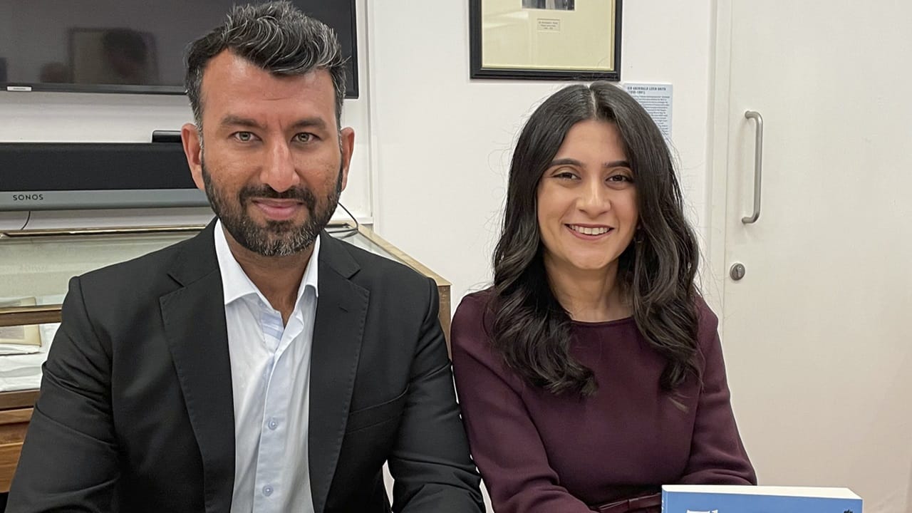 കരിയറിലെ മികച്ച സമയങ്ങളില്‍ ബിസിസിഐയുടെ എ+ വിഭാഗത്തിലുണ്ടായിരുന്നെങ്കിലും, പിന്നീട് ബി കാറ്റഗറിയിലെത്തി. ഫാന്റസിഡംഗല്‍, സാൻസ്‌പെറൈൽസ് ഗ്രീൻലാൻഡ്‌സ് തുടങ്ങിയ ബ്രാന്‍ഡുകള്‍ക്കൊപ്പം പ്രവര്‍ത്തിച്ചിട്ടുണ്ട്. ഓഡി, ഫോർഡ് എന്നിവയുൾപ്പെടെ രണ്ട് ആഡംബര കാറുകൾ സ്വന്തമായുണ്ടെന്ന് വിവിധ മാധ്യമങ്ങള്‍ റിപ്പോര്‍ട്ട് ചെയ്തു (Image Credits: PTI)