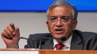 Operation Sindoor: ഇന്ത്യൻ ആക്രമണത്തിൽ ഒളിച്ചിരിക്കുന്ന പാക് യുദ്ധക്കപ്പലുകൾ; തിരിച്ചടിച്ചെന്ന് വീമ്പിളക്കിയതൊക്കെ നുണ; ദൃശ്യങ്ങൾ പുറത്ത്