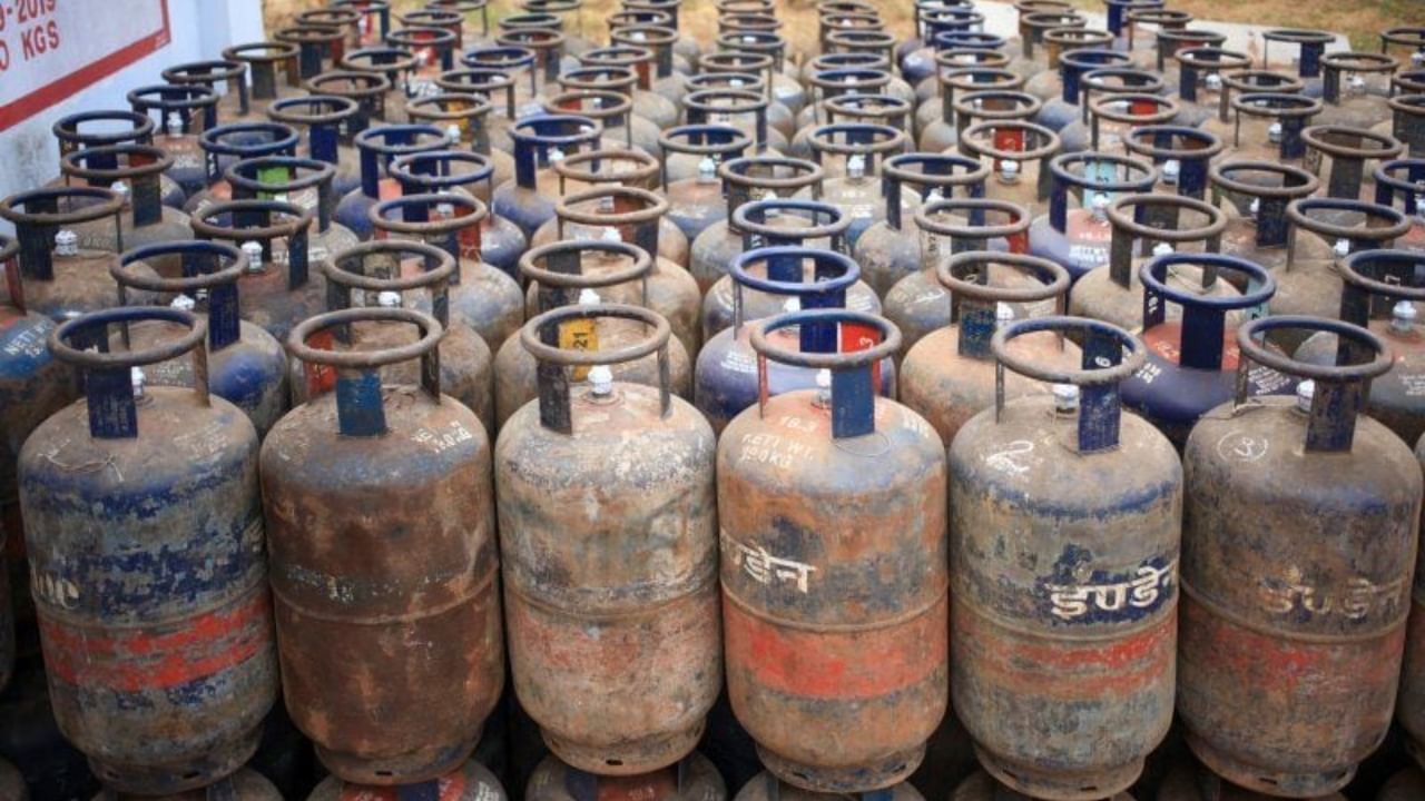 LPG Cylinder Price Cut: വാണിജ്യ എൽപിജി സിലിണ്ടറുകൾക്ക് വിലകുറഞ്ഞു; ഇന്ന് മുതൽ പുതിയ വിലയിൽ