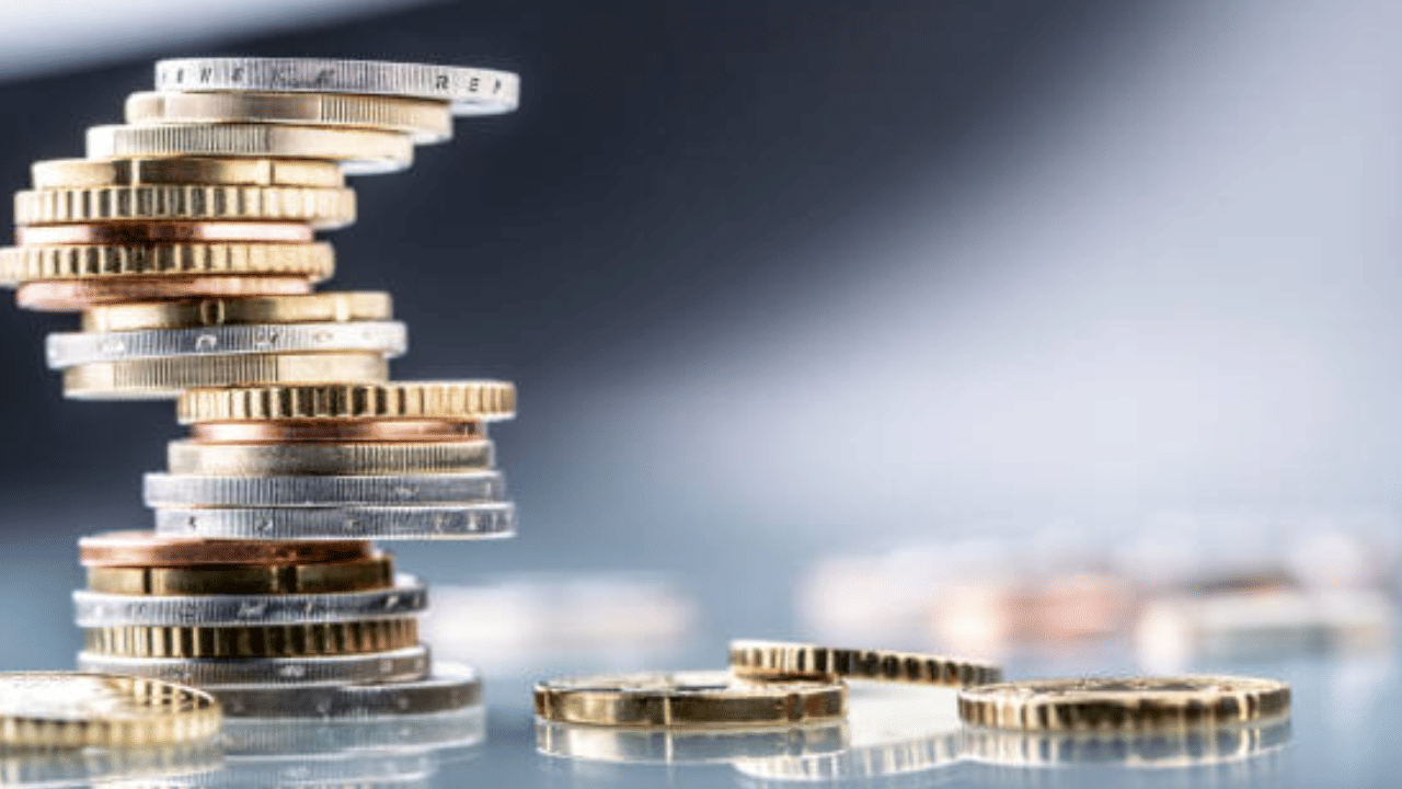 സർക്കാർ ജീവനക്കാരുടെ ശമ്പളത്തിന്റെയും പെൻഷന്റെയും കാര്യത്തിൽ പൊതുവെ കേൾക്കുന്ന രണ്ട് വാക്കുകളാണ് ഡിയർനെസ് അലവൻസ് (ഡിഎ) അഥവാ ക്ഷാമബത്തയും, ഡിയർനെസ് റിലീഫും(ഡിആർ) അഥവാ ക്ഷാമാശ്വാസവും. എന്നാൽ ഇവ രണ്ടും ഒന്നാണോ? (Image Credit: Getty Images)