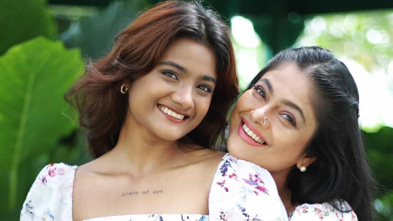 Daya Sujith: അച്ഛനോടും അമ്മയോടും വേർപിരിയാൻ പറഞ്ഞത് ഞാനാണ്, അതിൽ സന്തോഷമുണ്ട്; മഞ്ജു പിളളയുടെ മകൾ ദയ