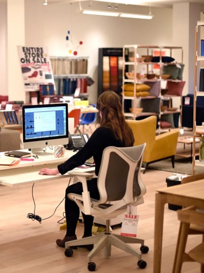 ഇരുന്ന് ജോലി ചെയ്യുന്നവരാണോ? എങ്കില്‍ ഇക്കാര്യങ്ങള്‍ ശ്രദ്ധിക്കണം