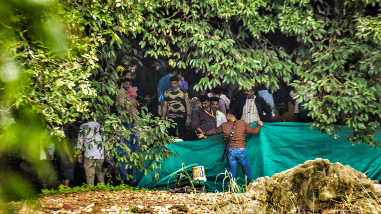 Dharmasthala Mass Burial: മൂന്നാം ദിവസം കണ്ടെത്തിയത് 15 അസ്ഥി ഭാഗങ്ങൾ, ധർമസ്ഥലയിൽ ഇനി ബാക്കിയുള്ളത് ഏഴ് പോയിന്‍റുകളിലെ പരിശോധന