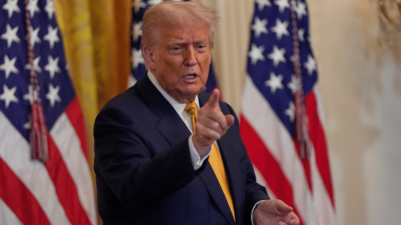 Donald Trump: റഷ്യയ്ക്ക് സമീപം ആണവ അന്തർവാഹിനികൾ അയച്ച് ട്രംപ്, ഡെഡ് ഹാൻഡ് ഭീഷണിക്ക് മറുപടിയോ?