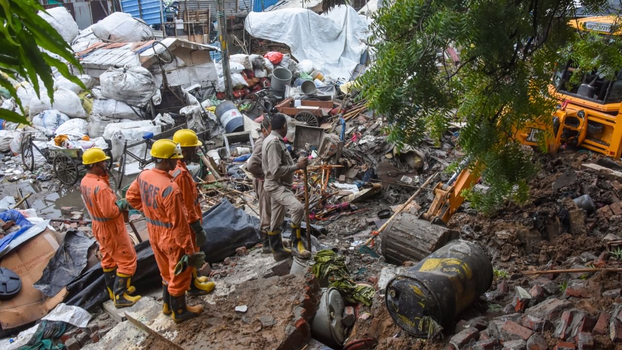 Heavy Rain: കനത്ത മഴയിൽ മതിലിടിഞ്ഞുവീണ് എട്ട് പേർ മരിച്ചു; മരിച്ചവരിൽ രണ്ട് കുട്ടികളും