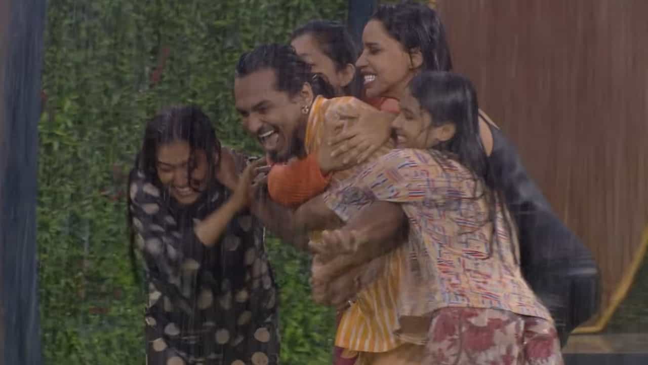 Bigg Boss Malayalam Season 7: ബിഗ് ബോസ് ഹൗസിൽ മഴ; ആസ്വദിച്ച് നനഞ്ഞും കബഡി കളിച്ചും ഹൗസ്മേറ്റ്സ്