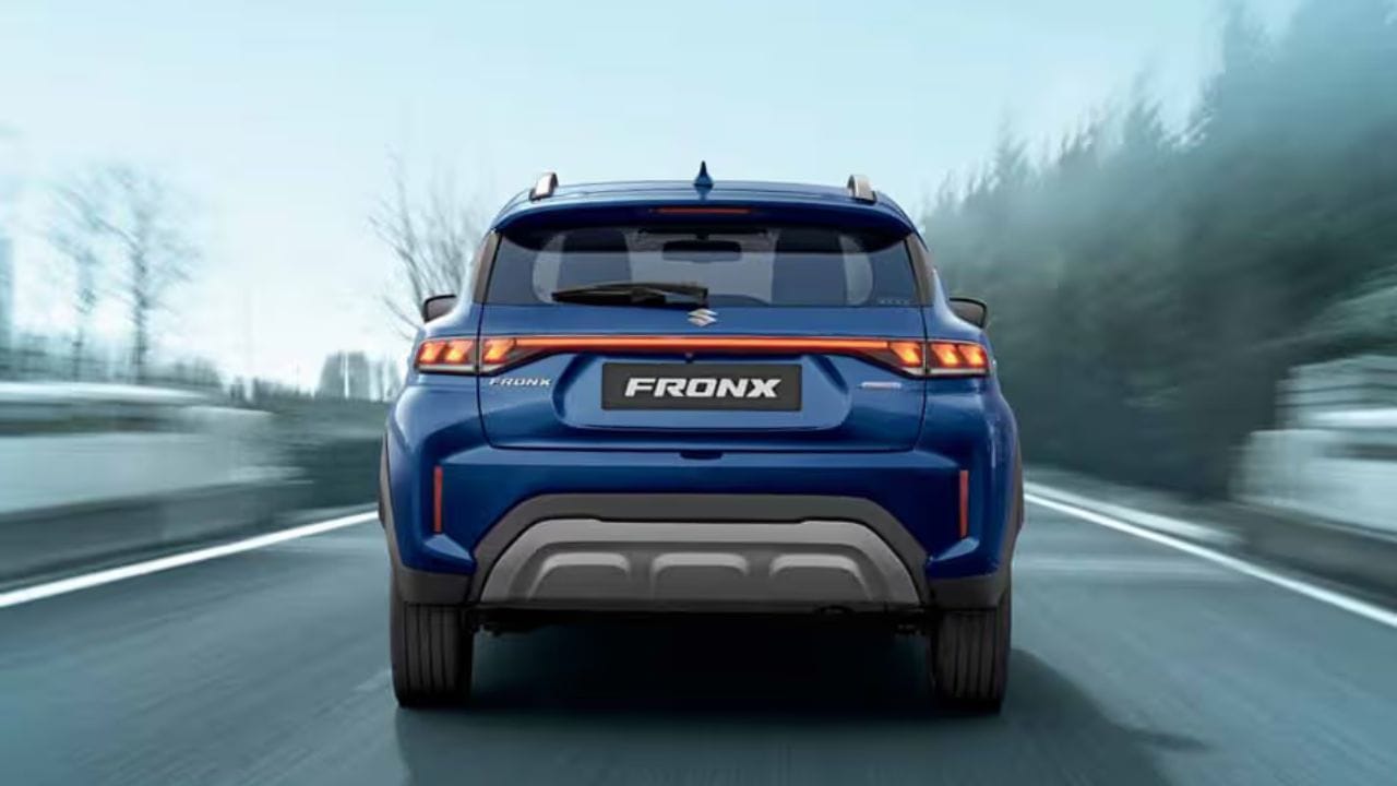 ഇഗ്‌നിസിലും ഫ്രോങ്ക്‌സിലും 20,000 രൂപ വരെ കിഴിവ് ലഭിക്കും. സ്വിഫ്റ്റ്, ഗ്രാന്‍ഡ് വിറ്റാര തുടങ്ങിയ ജനപ്രിയ മോഡലുകള്‍ക്ക് 15,000 രൂപ വരെയും ഓഫറുണ്ട്. എന്നാല്‍ സെലേറിയോ, ആള്‍ട്ടോ കെ10, ഫ്രോങ്ക്‌സ്, ഗ്രാന്‍ഡ് വിറ്റാര എന്നിവയുടെ സിഎന്‍ജി കാറുകള്‍ക്ക് ഈ ആനുകൂല്യം ലഭിക്കില്ല. ജിംനി കിഴിവ് ഉയര്‍ന്ന പതിപ്പായ ആല്‍ഫയ്ക്ക് മാത്രമേ ബാധകമാകൂ. അരീന മോഡലുകള്‍ക്ക് ഒരു ലക്ഷം രൂപ വരെയും നെക്‌സ മോഡലുകള്‍ക്ക് 1.40 ലക്ഷം രൂപ വരെയും കിഴിവ് ഓഗസ്റ്റില്‍ മാത്രം ലഭിക്കുമെന്നാണ് വിവരം.