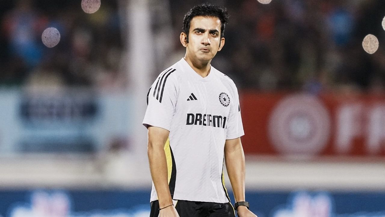 എന്നാല്‍ ഗില്ലിനെ വൈസ് ക്യാപ്റ്റനാക്കിയതില്‍ ഗംഭീറിന് പങ്കില്ലെന്ന് ചോപ്ര വിലയിരുത്തി. ടി20 ടീമിലേക്ക് ഗില്‍ തിരികെയെത്തിയതിലും ഗംഭീറിന് പങ്കില്ലെന്നും, അതൊക്കെ സെലക്ടര്‍മാരുടെ ജോലിയാണെന്നും ചോപ്ര പറഞ്ഞു  (Image Credits: PTI)