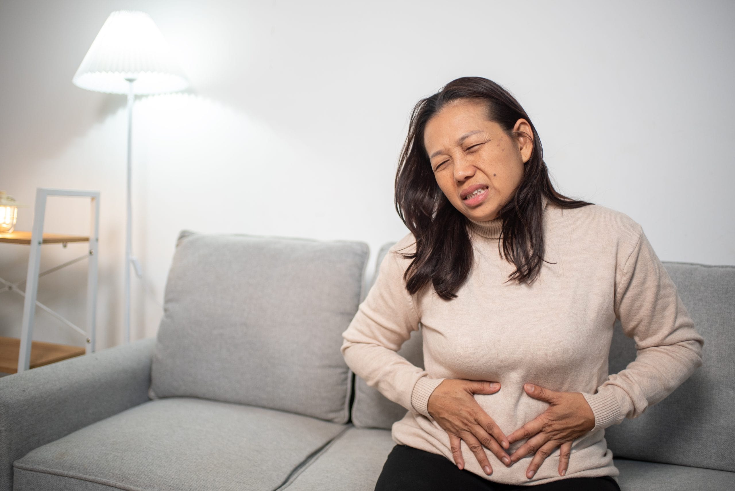 വയറിന് മുകൾ ഭാഗത്ത് തുടർച്ചയായി വയറുവേദനയോ നിങ്ങൾക്ക് ദഹനസംബന്ധമായ പ്രശ്നങ്ങളോ അനുഭവപ്പെടുന്നുണ്ടെങ്കിൽ എച്ച് പൈലോറി പരിശോധന നടത്തേണ്ടതിൻ്റെ ആവശ്യകതയും അദ്ദേഹം ചൂണ്ടികാണിക്കുന്നു. കാരണം ഈ ബാക്ടീരിയ കാൻസറിനെ വഷളാക്കുന്ന പ്രധാന ഘടകങ്ങളാണ്. അതുകൊണ്ട് തന്നെ ഇത്തരം കാര്യങ്ങളിൽ സ്വയം ചികിത്സ അരുത്. (Image Credits: Gettyimages)
