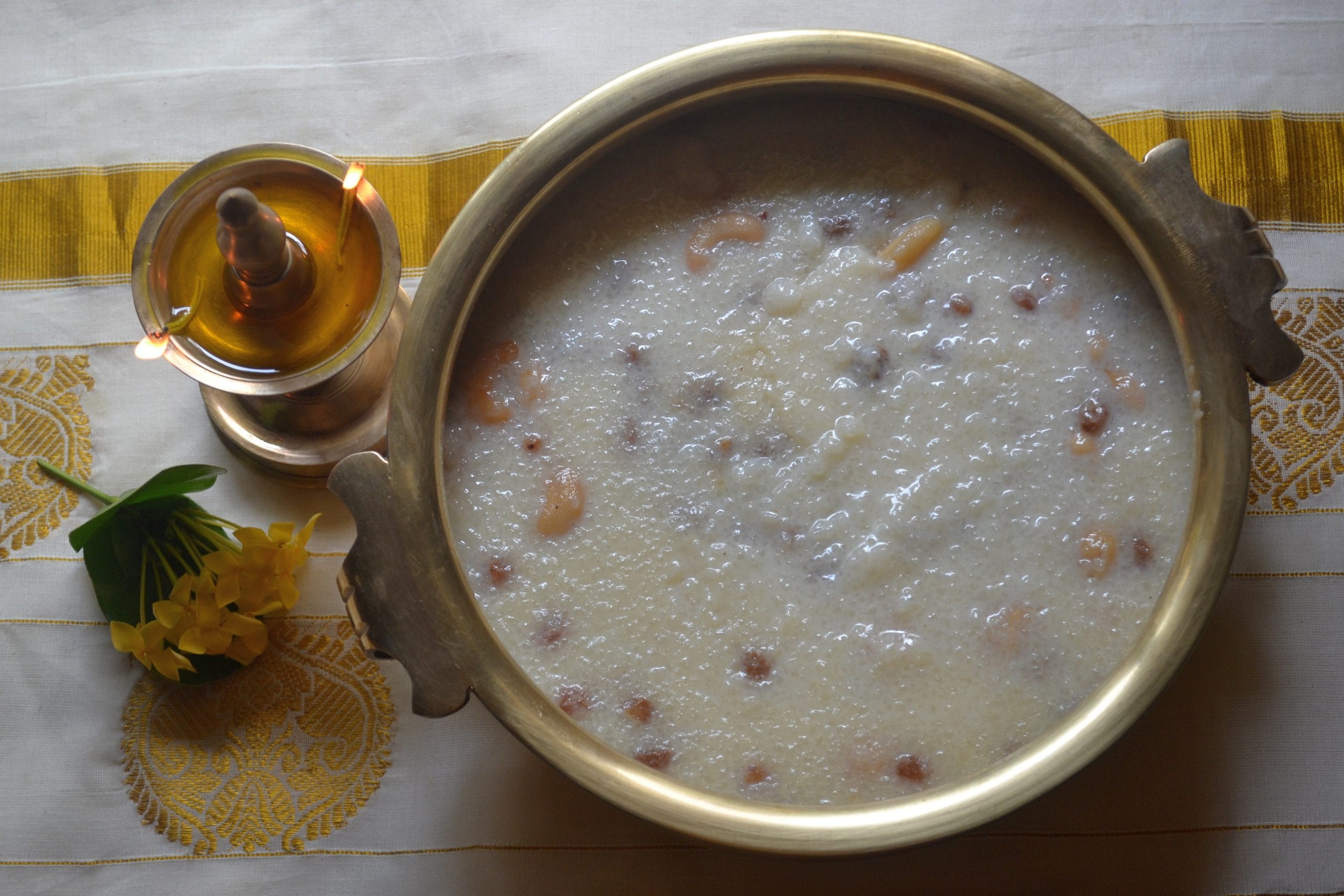 പായസത്തിന് പല ആരോഗ്യ ഗുണങ്ങളും ഉണ്ട്. ചെറുപയർ പരിപ്പ് പായസം, പാൽപ്പായസം, അടപ്രഥമൻ തുടങ്ങിയ പലതരം പായസങ്ങളുണ്ട്. ഓരോന്നിനും അതിൻ്റേതായ ഗുണങ്ങളുമുണ്ട്. ചെറുപയർ പായസമാണ് തയ്യാറാക്കുന്നതെങ്കിൽ അതിൻ്റെ ​ഗുണങ്ങളറിയാം.(Image Credits: Gettyimages/ Freepik)
